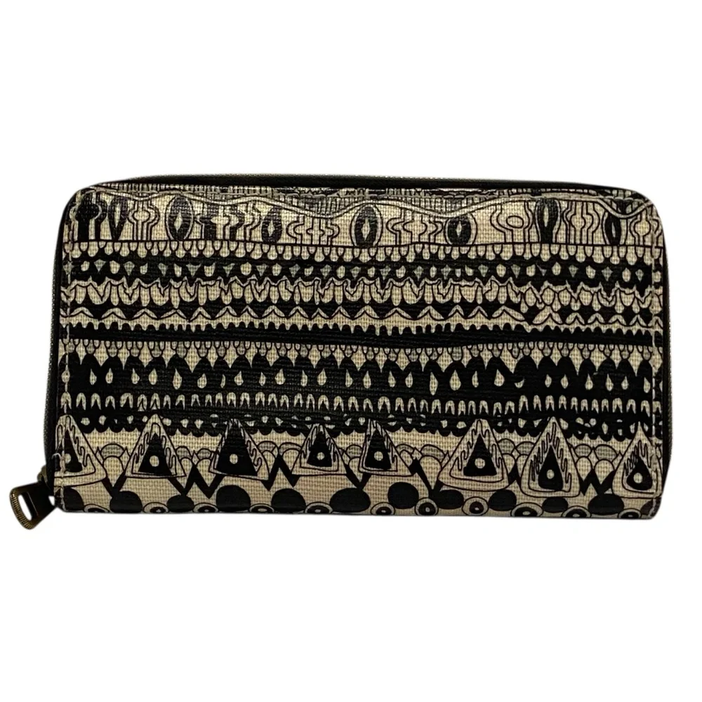 Sakroots Black & Off- White Zip Around Wallet - NWOT